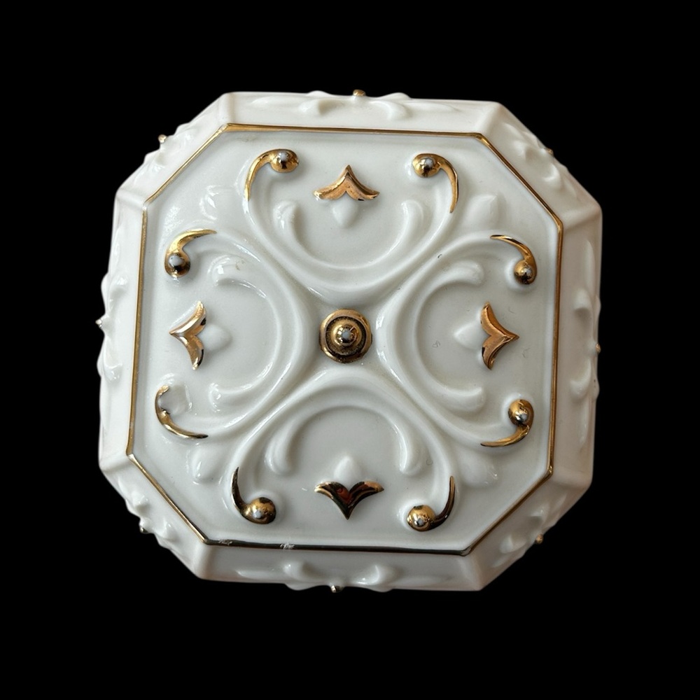Lenox Cream and Gold Musical Jewelry Organizer